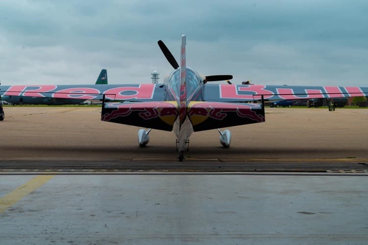 Red Bull: Aircraft Racing a Car